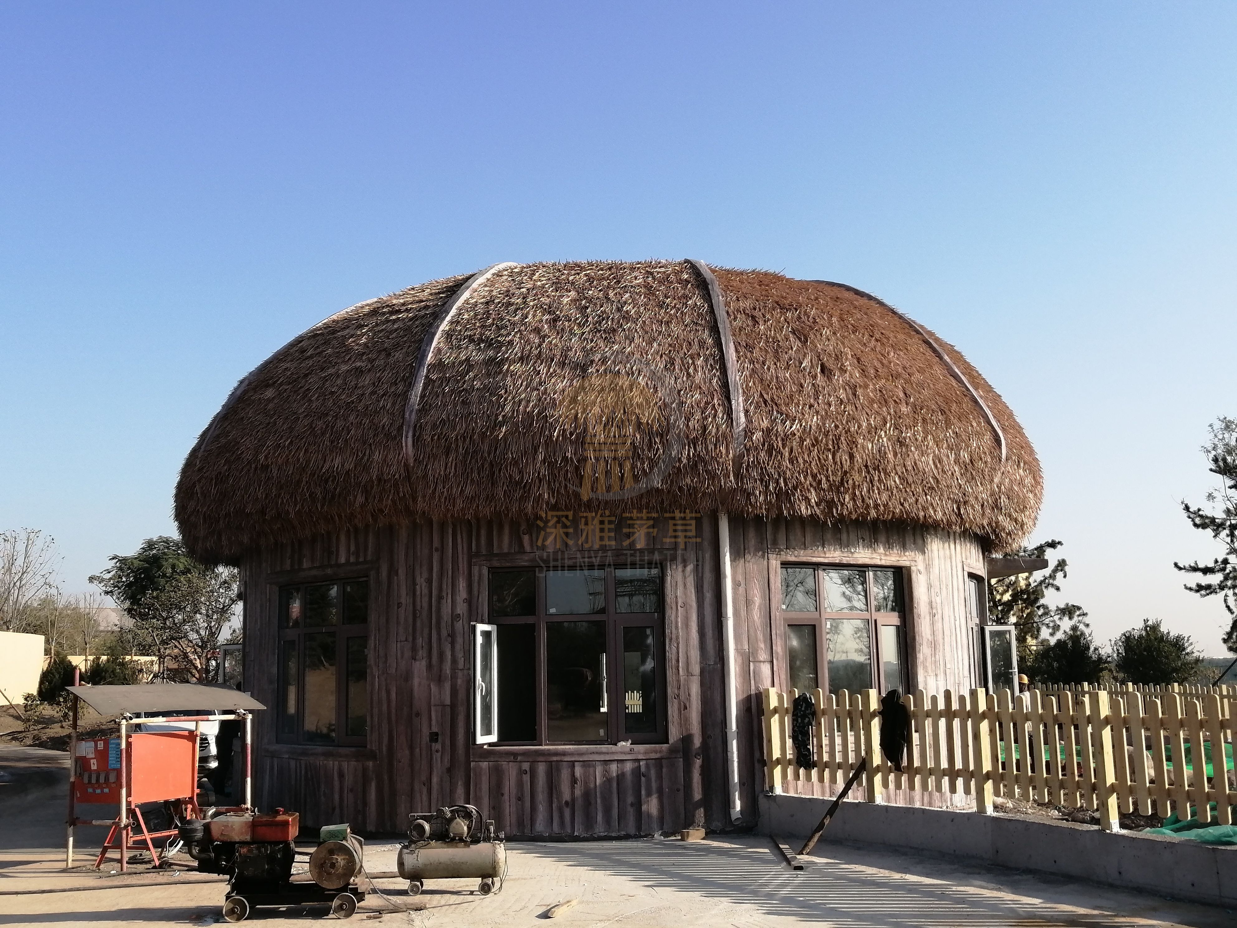 深圳仿真塑料茅草瓦厂家-阻燃防火茅草-深雅建材